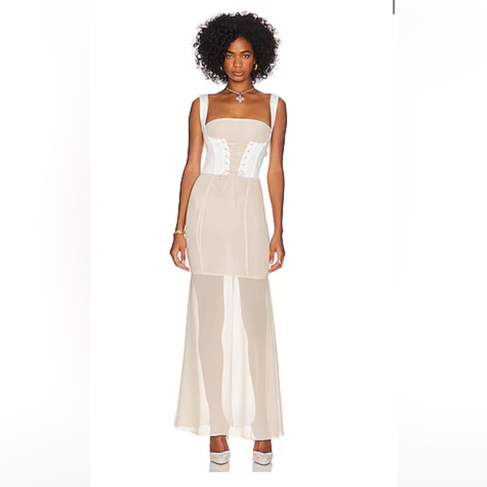 Paulina Corset Dress in Ivory
LOBA
Color: Ivory